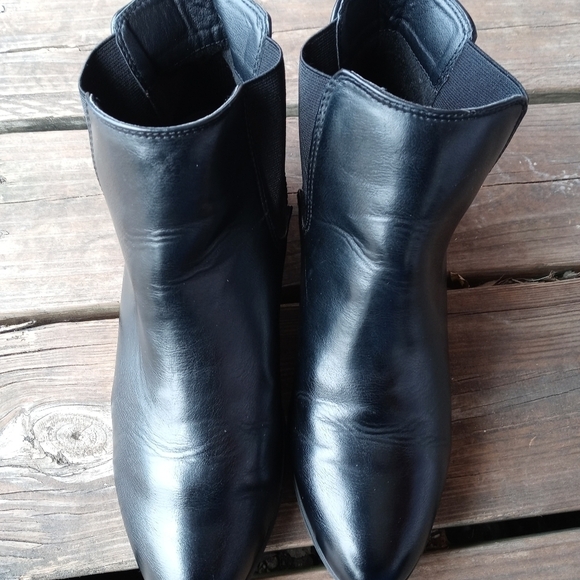 A New Day - Black Pull On 2" Block Heel Black leather Ankle Booties - Size 11 Wo - Picture 3 of 8